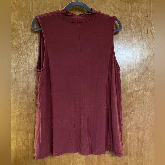 EUC Lovesick Tank Top ⭐️ - Picture 2 of 3